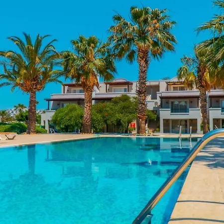 Rueya Gibi Bir Tatil Icin Denize Sifir Havuzlu Daire *