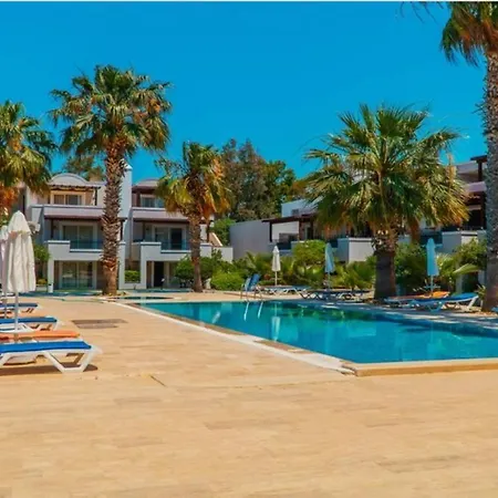 Rueya Gibi Bir Tatil Icin Denize Sifir Havuzlu Daire *